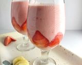 A picture of step 4 of Strawberry Banana Smoothie.