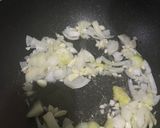 Foto langkah ke 1 dari resep Nasi Ayam Cah Jamur ala Solaria.