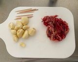 A picture of step 1 of Japanese Garlic Kushiage (Fried Garlic Skewers).