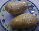 Foto del paso 1 de la receta: Papas asadas rellenas de carne picada y roquefort🥔🧀