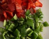 Foto del paso 4 de la receta: Paella de frutos del mar con gambones congelados