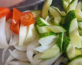 Hình bước làm 1 của món Rau củ xào cá viên