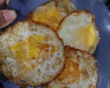 Foto langkah ke 1 dari resep Telur kecap bawang bombay.
