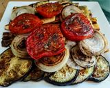 Foto del paso 1 de la receta: MONTADITO🌶️🍆🍅🧅De Vegetales a La Plancha con Carne Picada...!
