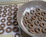 Foto langkah ke 4 dari resep 48. KUKIS GELANG MANADO.