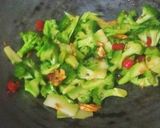 Foto langkah ke 6 dari resep Tumis Brokoli Bawang Putih.