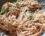A picture of step 4 of Vegetable Chow Mein.