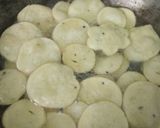 A picture of step 2 of Batata Puri.