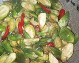 Foto langkah ke 3 dari resep Oseng Terung hijau.