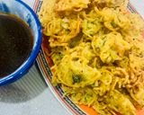A picture of step 7 of Instant noodles pakoray.