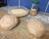 Foto del paso 4 de la receta: Bollo para pizza y pancitos saborizados con harina integral molienda fina