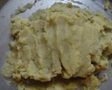A picture of step 2 of Sweet potato paratha.