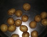A picture of step 1 of Homemade dum aloo.