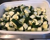 Une image de l'étape 6 de Courgettes au jambon, poivron, tomates, abricots secs et citron confit.