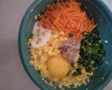 Foto langkah ke 2 dari resep Bakwan jagung udang sembunyi.