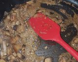 Foto del paso 5 de la receta: Muslos de pollo con salsa de champiñones