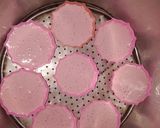 Foto langkah ke 5 dari resep Dragon Fruit Steamed Cake.