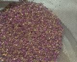A picture of step 1 of Thanda garam masala.