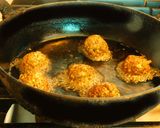 A picture of step 3 of Moong dal pakoda/pakora.