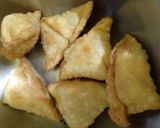 নিরামিষ ভাজা সিঙ্গাড়া (veg Fried samosa recipe in Bengali) রেসিপির ধাপ 10 ছবি