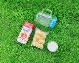 Foto langkah ke 2 dari resep 5 Menit Banana Strawberry Smoothies.