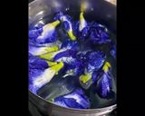 A picture of step 2 of Cinnamon butterfly pea tea.
