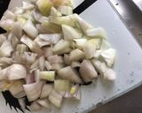 Une image de l'étape 1 de Pommes de terre roseval sautées aux poivrons corne et herbes aromatiques.