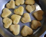 Foto del paso 11 de la receta: Galletitas crocantes corazón saladas, con harina de maíz