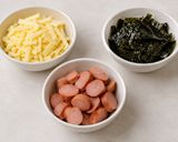 Foto langkah ke 2 dari resep Mie Roll pedas.