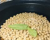 Foto del paso 1 de la receta: Guiso de Garbanzos con Salchichas y vegetales !🥘