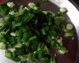 हरे प्याज़ की सब्जी (Hare Pyaz ki sabzi recipe in Hindi) रेसिपी चरण 3 फोटो