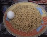 A picture of step 3 of Noodles with boiled egg.