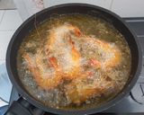 A picture of step 2 of Spaghetti Aglio E Olio.