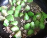 รูปขั้นตอนการทำที่ 3 ของ บวบผัดไข่ใส่หมูสับ