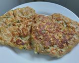 Foto del paso 2 de la receta: Pancakes🥯salados de vegetales🍗rellenos🫑de pollo y queso🧀🥑🧅