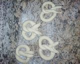 A picture of step 3 of Cinnamon pretzels.
