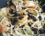 Foto langkah ke 4 dari resep Sapo Tofu Mix Jamur Enoki.