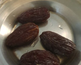 A picture of step 2 of Dates kulfi.