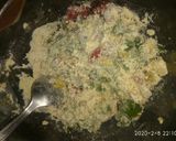A picture of step 3 of Oats chilla.