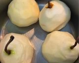 Foto del paso 1 de la receta: Peras al vino tinto