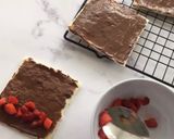 Foto langkah ke 2 dari resep Strawberry Chocolate French Toast Roll.
