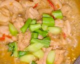 รูปขั้นตอนการทำที่ 2 ของ คะน้าผัด พริก ไก่วุ้นเส้น