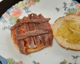 Foto del paso 3 de la receta: Bocadillo de anchoas y tomate