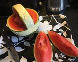 A picture of step 3 of HOW TO MAKE A WATERMELON BASKET:.
