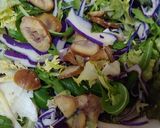 Foto del paso 2 de la receta Ensalada tibia de Pollo, frutos secos, dátiles, pepinillos y orejones