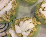 Foto del paso 5 de la receta: Chayotes rellenos de pollo en salsa verde