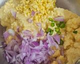 A picture of step 2 of Crispy moong dal pakore.