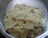 A picture of step 2 of Gujarati samosa.