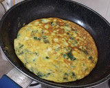 Foto del paso 4 de la receta: Omelette con espinacas y champiñones