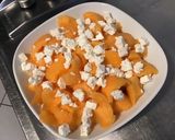 Une image de l'étape 5 de Melon au deux tomates, feta et menthe.